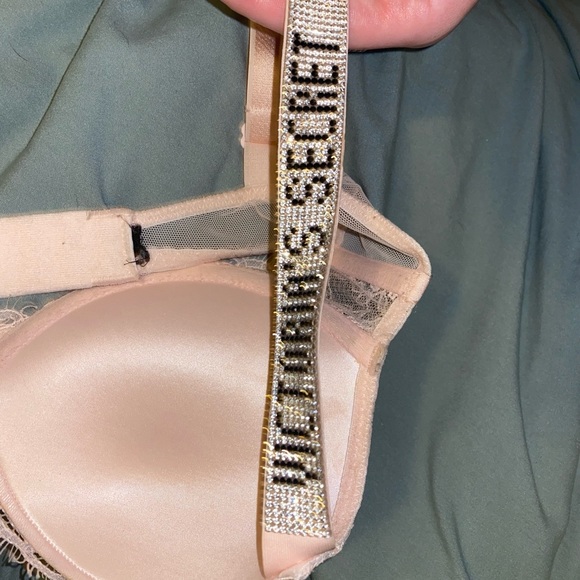 Victoria’s Secret 34B Lace Push-Up - Picture 3 of 4